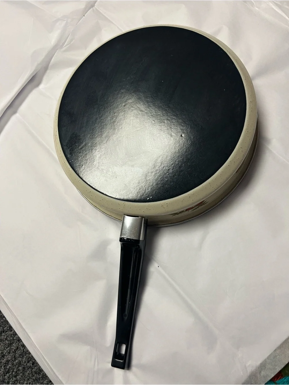 Vintage Strawberry ONTZI-OLA frying pan BRAND NEW Rare